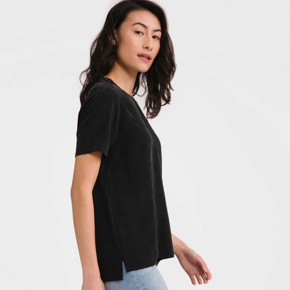 Grana Silk V Neck Tee - Size Large